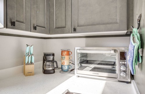 Edgewood Cottage | Family-Friendly Fort Lauderdale Home Near Beaches!