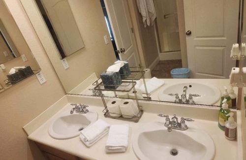 Merced County House | “Family Friendly ~ Pet Friendly ~ GYM ~ Safe Location”