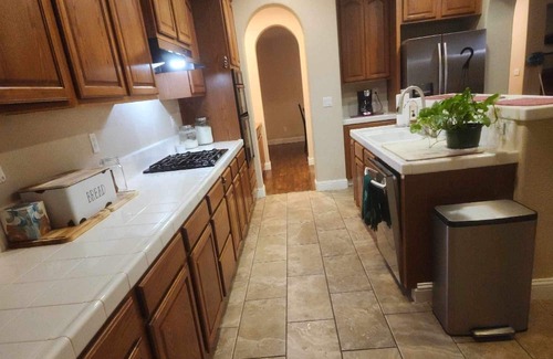 Merced County House | “Family Friendly ~ Pet Friendly ~ GYM ~ Safe Location”