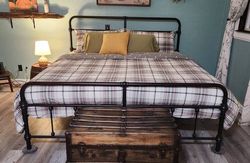 Marcola Cottage | Sweet Little Carriage House tucked into The Willamette National Forest