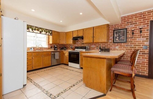 Sheridan House | Large Family Size Home Near Lakes, Rivers and Historical Attractions