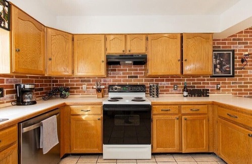 Sheridan House | Large Family Size Home Near Lakes, Rivers and Historical Attractions