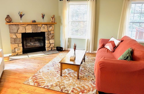 Town of Lloyd House | Cozy mountain getaway in the Hudson Valley