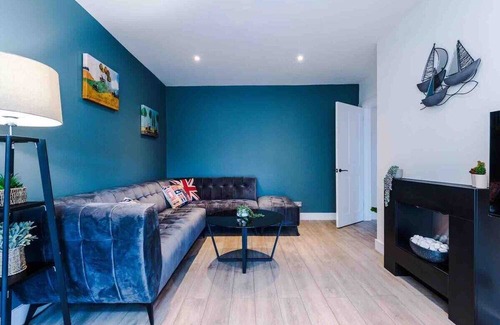 Trafford House | SLD Altrincham Spacious 3 Bedroom House