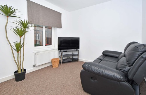 Newcastle-Under-Lyme House | Tansey House: A Serene Residential Haven Near the Heart of the City!