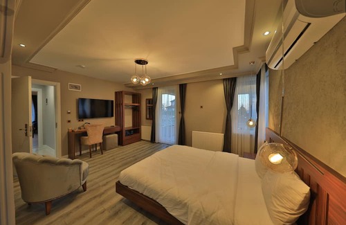 Karaburun Koyu Hotel | White Mansion