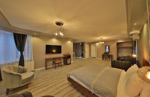 Karaburun Koyu Hotel | White Mansion