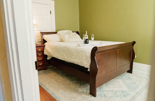 Northside District House | Cozy Queen Ann Cottage Downtown Lexington