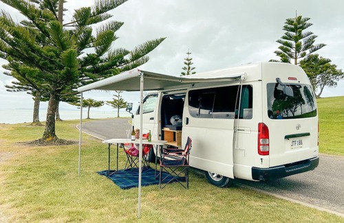Tauranga House | 🌞LUXURY CAMPERVAN RENTAL: ESCAPE DAMP TENTS AND HASSLE FOREVER! SLEEPS 2.