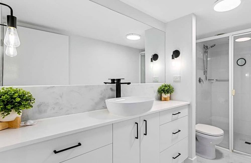 Urangan Apartment | A Gaze upon the Pier