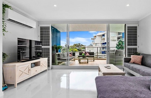 Urangan Apartment | A Gaze upon the Pier