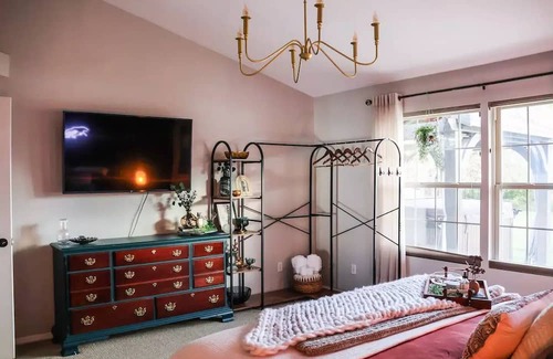 Champaign House | The Oasis