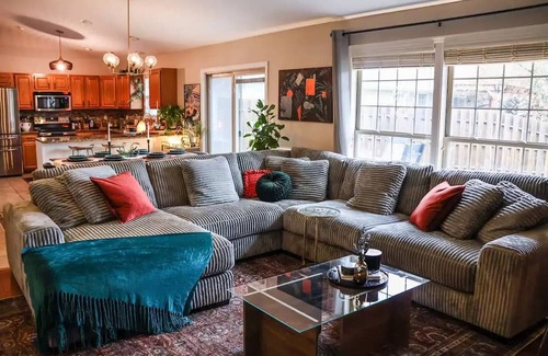 Champaign House | The Oasis