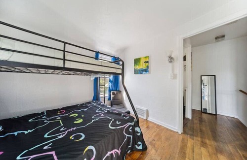 Euclid House | Serene 3 bedroom 1 bath house