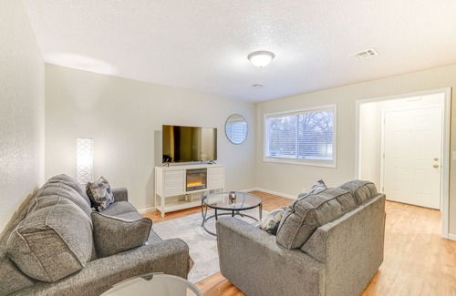 Joplin House | Newly Renovated Joplin Townhome w/ Fireplace