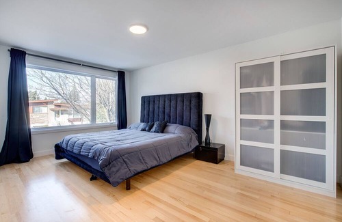 Longueuil House | Modern house 20 minutes from downtown