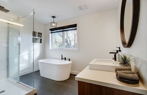 Longueuil House | Modern house 20 minutes from downtown