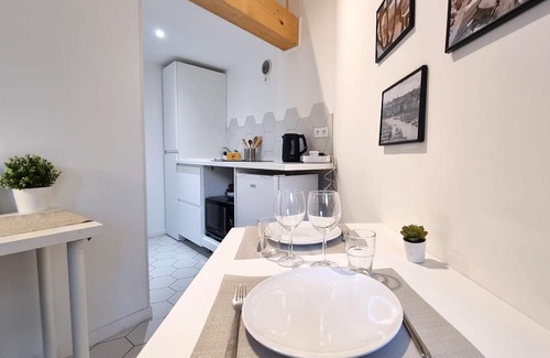 1st Arrondissement Apartment | Mezzanine studio in inner courtyard