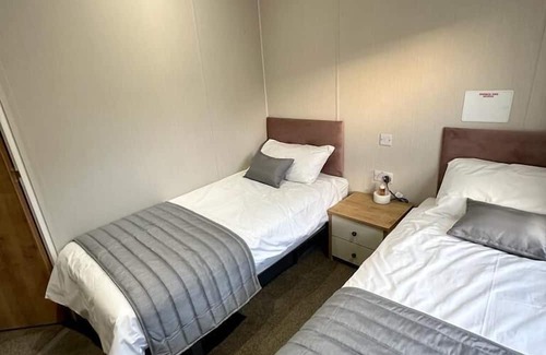 Newquay Cabin | Luxury 3 bedroom Maple View Lodge