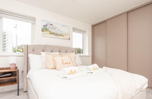 Chapeltown House | Pass the Keys | Modern Haven with Juliet Balcony