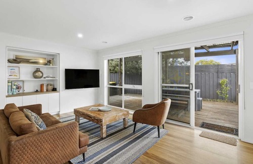 Jan Juc House | Juc Living 500m to surf beach