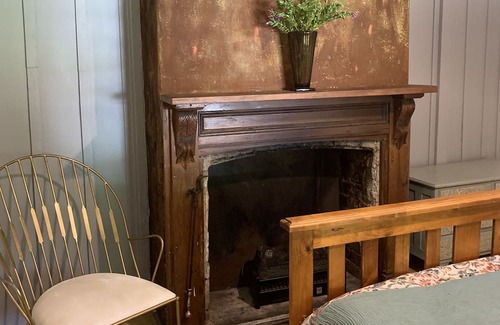 Tomerong House | Gracie’s Heritage Cottage - Family and Pet Friendly - Jervis Bay Area