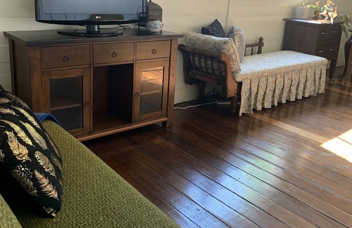 Tomerong House | Gracie’s Heritage Cottage - Family and Pet Friendly - Jervis Bay Area