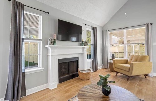 Biloxi House | Vibrant 3bd, Family Home Netflix Near Shopping&I10