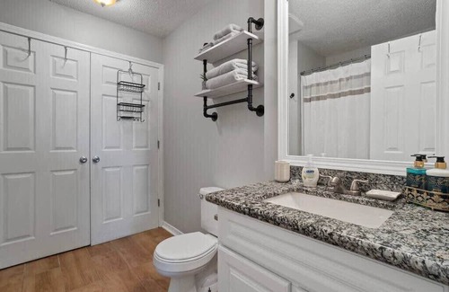 Biloxi House | Vibrant 3bd, Family Home Netflix Near Shopping&I10
