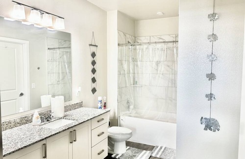 Willow Meadows/Willowbend Area Apartment | Luxury Apartment Near NRG Stadium!