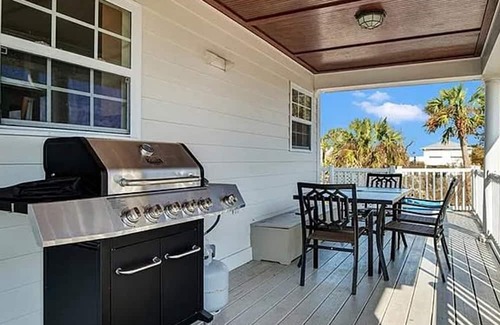 Marineland Acres House | Serene Sunrise Retreat 1 Mile to Crescent Beach