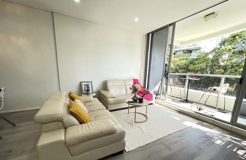 Rhodes Apartment | Cozy Home in the central Rhodes Sydney, near Sydney Olympic Park
