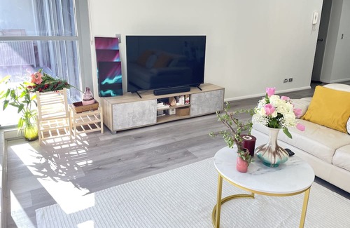 Rhodes Apartment | Cozy Home in the central Rhodes Sydney, near Sydney Olympic Park