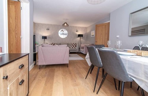 Ludwel House | Elegant Ludlow Haven: 4Bed Ultimate Tranquility