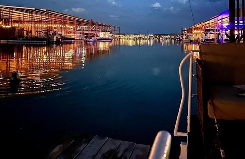 Ardmore Boat Rental | Honeymoon houseboat
