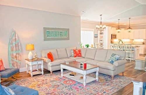 Tranquil Harbour House | Cozy Home 10-15 min scenic walk from the beach!