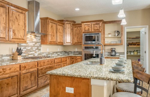Paradise Hills Civic House | Paradise Hills Hideaway