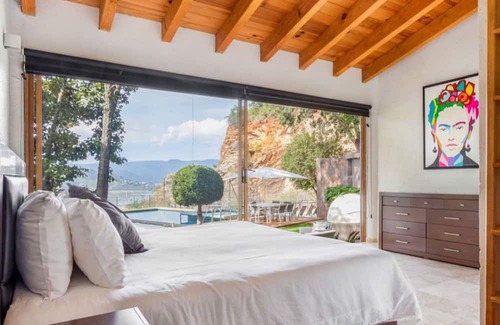 El Santuario Villa | NEW Lakeview Home Heated Pool Whirlpool Tennis