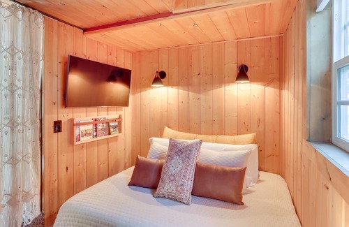 Sugarloaf Cabin | Sugarloaf Storybook Cabin w/ Fire Pit & Grill