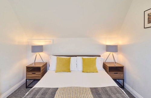 The King's Mile House | Host & Stay | King's Corner