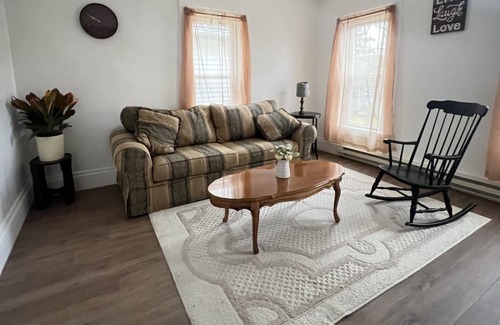 Warren Apartment | Spacious 2 bedroom apartment