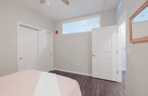 North Kansas City Apartment | Rose Haven Retreat 2BR Loft 1.7 Miles to Downtown