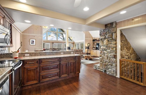 Seven Devils House | Mountain View, Pool Table, Deck, Game Room, Wet Bar