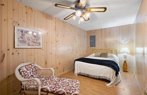 Seven Devils House | Mountain View, Pool Table, Deck, Game Room, Wet Bar