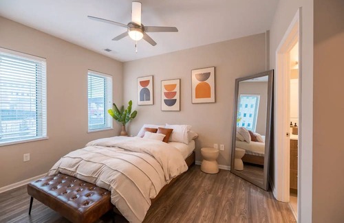 North Kansas City Apartment | Spacious Kansas City Midtown Airbnb 2BR/2BA