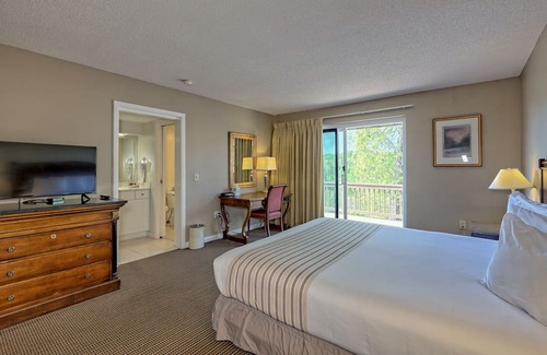 Clayton Condo | KW_310 King Bed Unit
