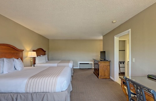 Clayton Condo | KW 208 Two Queen Unit