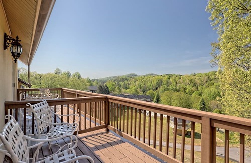 Clayton Condo | KW 208 Two Queen Unit