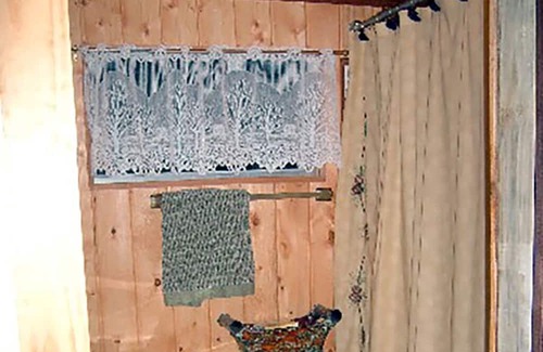 Santeetlah House | Location. Location! Mountain Lake Retreat. Near the Tail of Dragon.