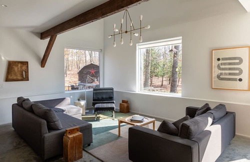 Stanfordville House | Raven Retreat - Secluded Escape In The Woods